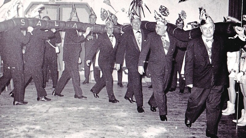 Einmarsch beim Hofball 1962.