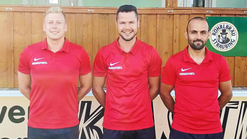 Der neue Co-Spielertrainer Daniel Neugebauer, Peter Haslbeck und Trainer Andreas Faltermeier.