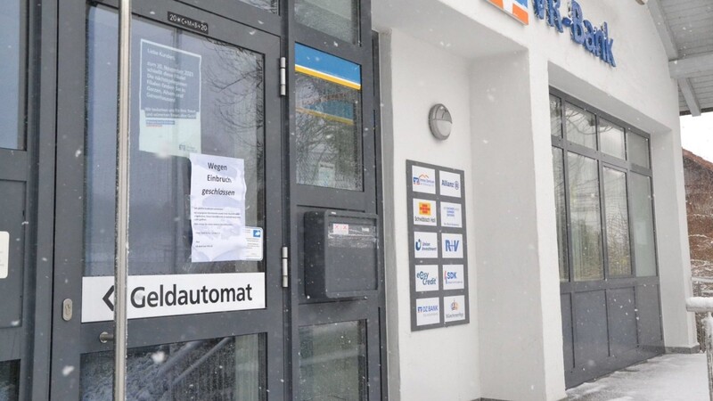 In einer Bank in Kröning (Landkreis Landshut) wurde eingebrochen. Die Kripo Landshut sucht Zeugen.