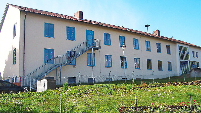 In den Sommerferien bekommt die Grundschule ein neues Dach. Die Kosten für die Sanierung betragen dieses Jahr rund 150 000 Euro.