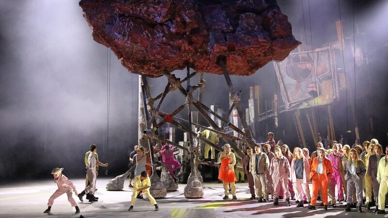 Ein Trumm aus einer anderen Dimension: Die Bühne der britischen Bildhauerin Phyllida Barlow für die Neuinszenierung von Mozarts "Idomeneo" im Prinzregententheater