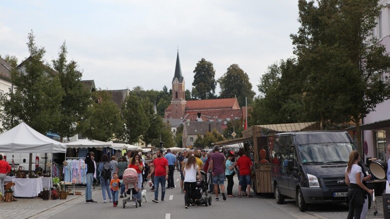 Nach eineinhalb Jahren fand in Rottenburg wieder ein Markt statt. Viele Besucher kamen zum Michaelimarkt und freuten sich über ein Stück Normalität.