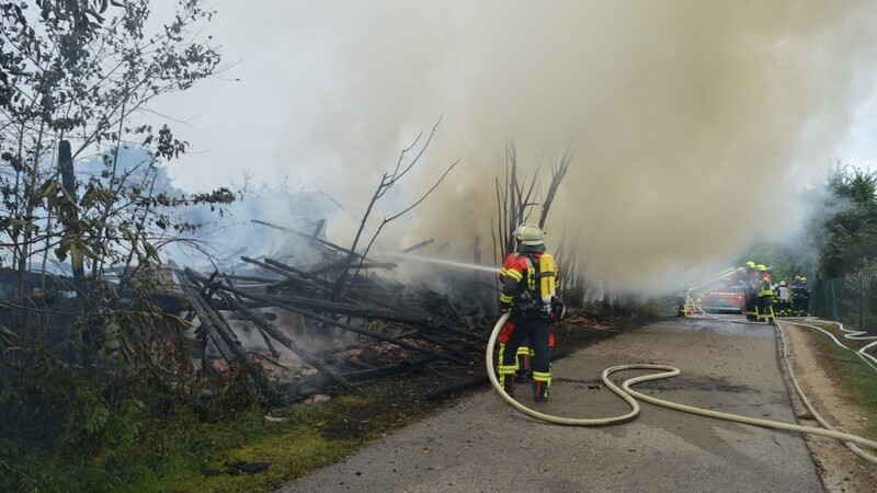 In Högetsing hat am Montag ein landwirtschaftliches Anwesen gebrannt.