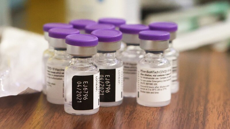Am Sonntag wurde auch in Deutschland mit den Impfungen gegen das Coronavirus begonnen. Es soll die größte Impfaktion in der Geschichte der Bundesrepublik werden.