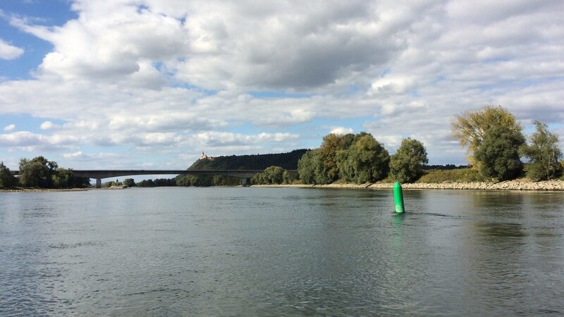 Auf der Donau bei Niederalteich musste die Wasserschutzpolizei Deggendorf am Sonntag gleich zweimal aktiv werden. (Symbolbild)