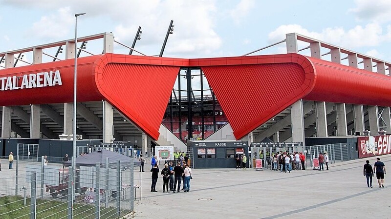 Noch trägt das Stadion in Regensburg den Namen "Continental-Arena". Bald soll es aber einen neuen Namen bekommen.
