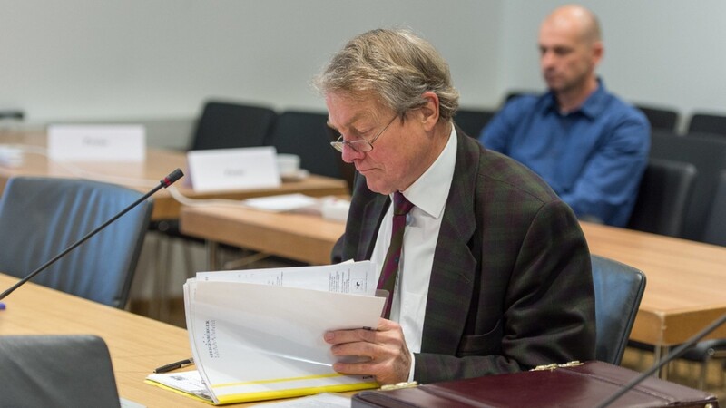 Der frühere Leiter der Münchner Staatsanwaltschaft, Christian Schmidt-Sommerfeld,als Zeuge vor dem Untersuchungsausschuss Labor.