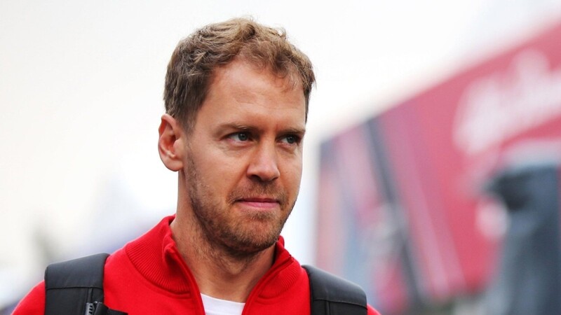 Hier ist Sebastian Vettel noch in der Uniform von Ferrari zu sehen. Im kommenden Jahr fährt der Deutsche für einen anderen Rennstall.