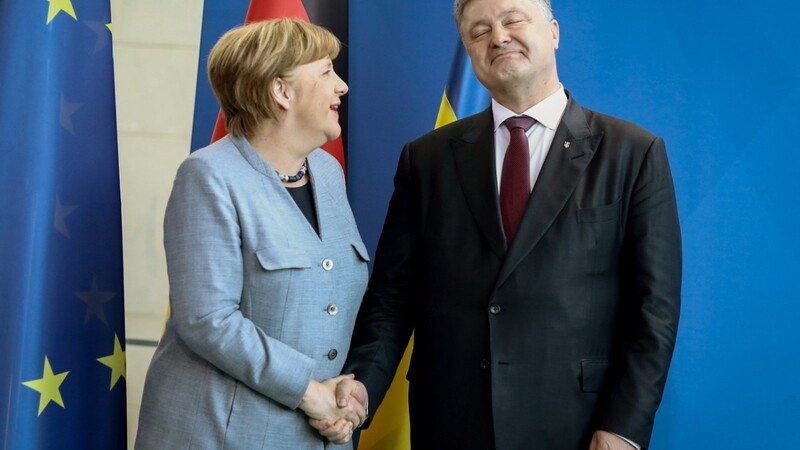 Im sich weiter zuspitzenden Konflikt mit Russland hofft der ukrainische Präsident Petro Poroschenko auf die Hilfe von Bundeskanzlerin Angela Merkel.