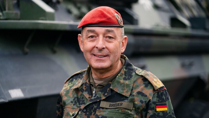 General Carsten Breuer tritt seine Aufgabe inmitten der vierten Corona-Welle in Deutschland an.