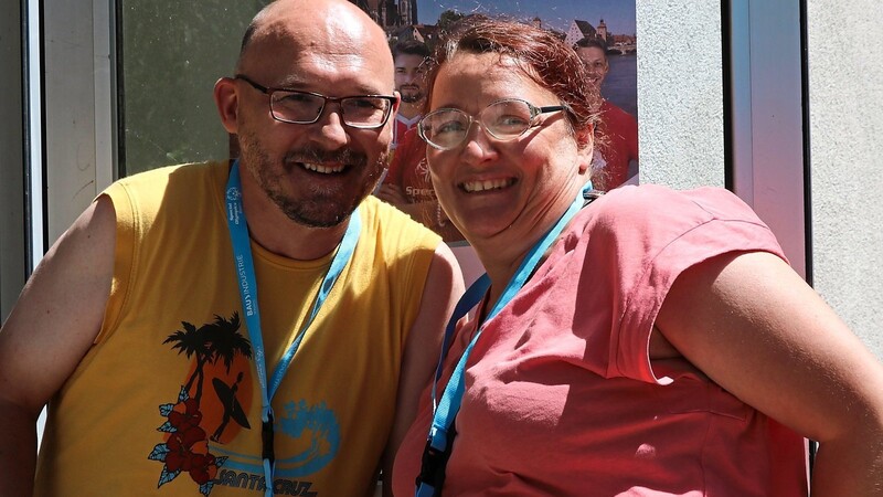 Trotz großer Herausforderungen gehen Maria und Christian Bussas schon seit 16 Jahren gemeinsam durchs Leben. Bei den Special Olympics treten sie als frischgebackenes Ehepaar an.