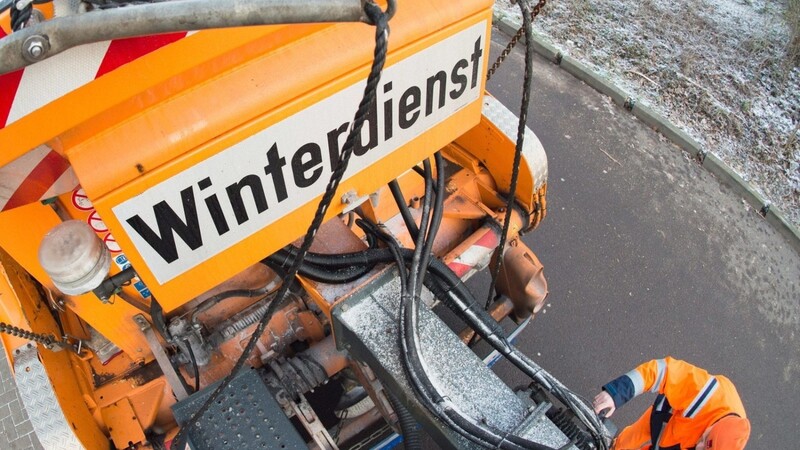 Für das Staatliche Bauamt Regensburg ist heuer wieder ein "normaler" Winter, die Einsätze seien aber immer noch "leistbar". Viele Autofahrer sind dennoch nicht zufrieden. (Symbolbild)