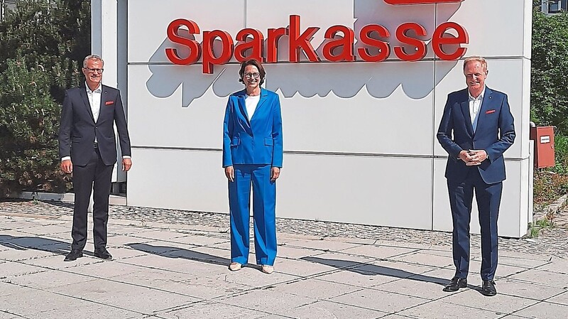 Der Sparkassen Vorstand: Manfred Pitzl (v. l. ), Irene Dullinger und Markus Witt.