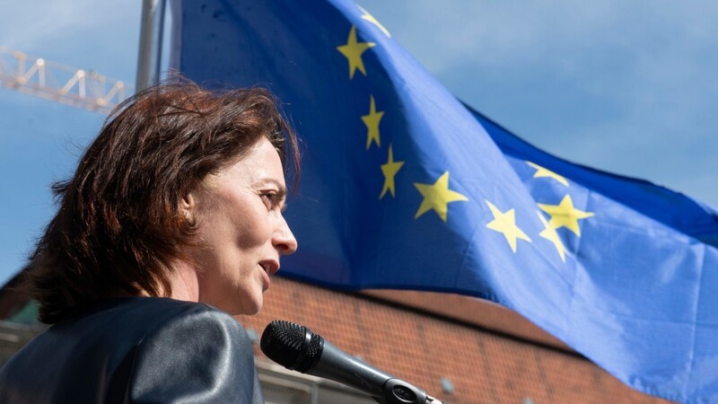 Fordert unter anderem einen europaweiten Mindestlohn: Bundesjustizministerin Katarina Barley bei einer Kundgebung der Bürgerbewegung "Pulse of Europe".