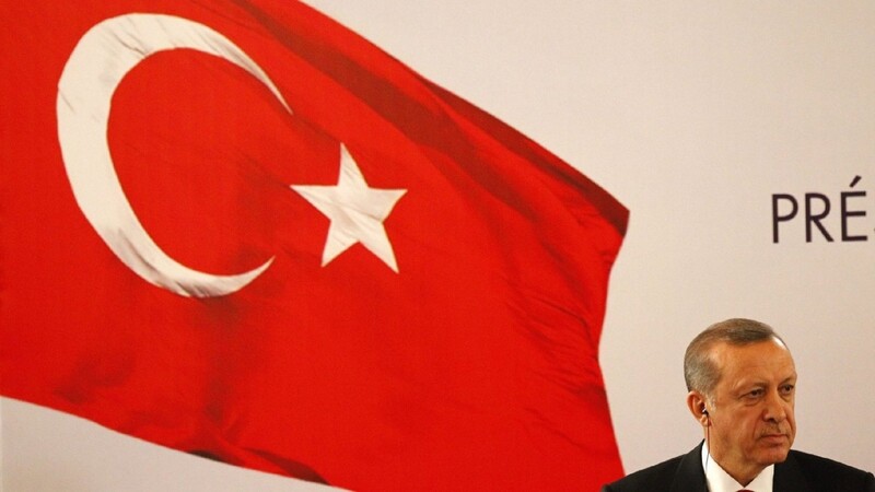 Mit seinen "Säuberungsaktionen" entfernt sich Erdogan immer weiter von der Demokratie.