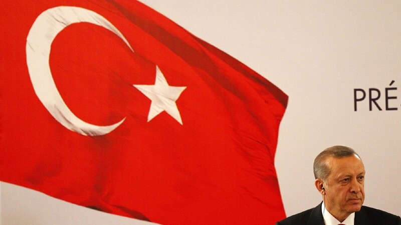 Mit seinen "Säuberungsaktionen" entfernt sich Erdogan immer weiter von der Demokratie.