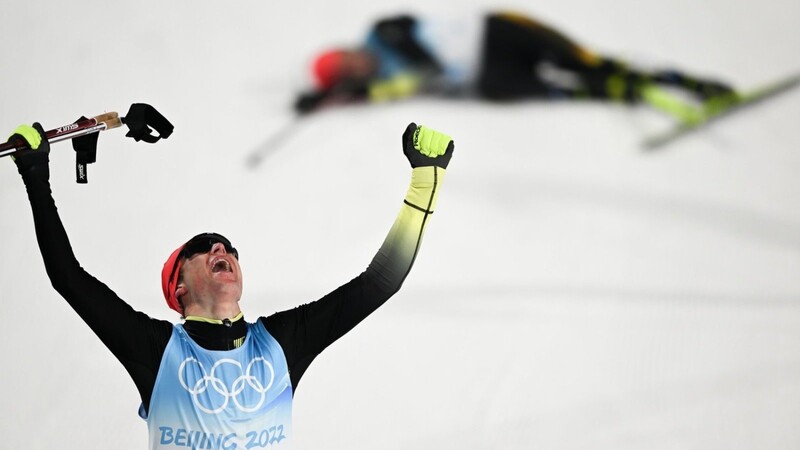 Geschafft: Kombinierer Vinzenz Geiger freut sich über den Gewinn der Goldmedaille.