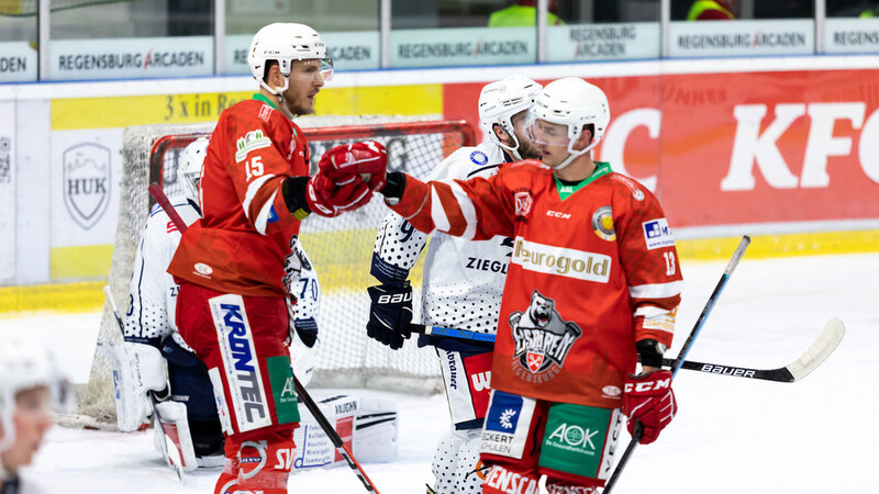 Die Eisbären Regensburg haben gegen Weiden den dritten Sieg in Folge zum Saisonstart gefeiert.