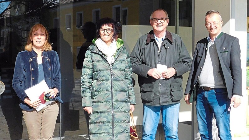 Heike Dannerbeck, Alexandra Kießling-Stiegler, Frank Schürmann und Markus Ackermann informierten über die Schaufenster-Aktion im ehemaligen Kaufhaus Reitmeier.