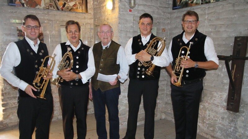Bartholomäus Körner, Ade Speiseder, Thurmflüsterer Hans Vicari, Manfred Früchtl und Christian Höcherl (von links) machten am Samstag vielen Straubingern eine musikalische Freude.