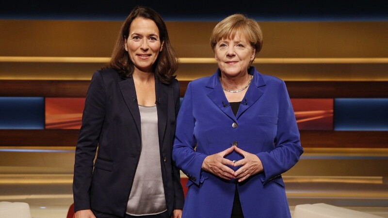 Bundeskanzlerin Angela Merkel (re.) stand am Mittwoch bei TV-Moderatorin Anne Will (li.) Rede und Antwort.