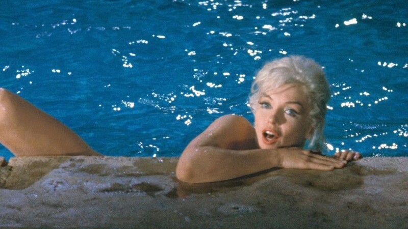 Das Foto, "das alles sagt, aber nichts zeigt": Marilyn Monroe im Pool posiert für Lawrence Schiller.