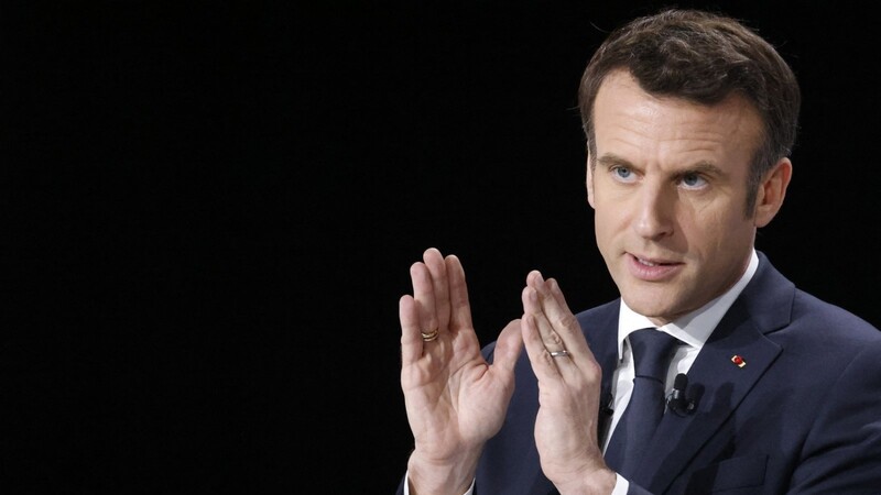 Emmanuel Macron will im April wiedergewählt werden. Seine Vorhaben: mehr erneuerbare Energien, mehr Atomkraft, später in Rente.