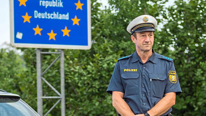 Bayernweit konnten Beamte der Grenzpolizei allein im Oktober 14 gestohlene Fahrzeuge sicherstellen. Darunter auch einen Maserati im Wert von 130.000 Euro. (Symbolbild)