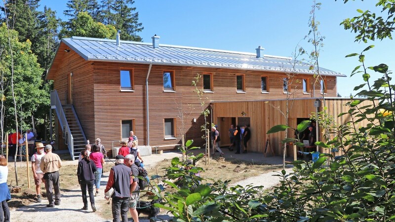 Das neue Falkenstein-Schutzhaus lockte zahlreiche Besucher an.