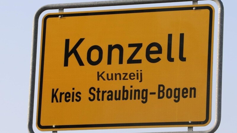 Nur eine Fotomontage, aber so in etwa könnte es aussehen: das Dialekt-Ortsschild von Konzell. Mit der von Sepp Obermeier empfohlenen Schreibweise Kunzeij.