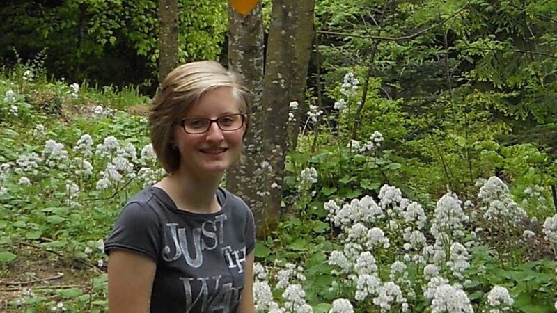 Katharina Wax (15) aus Niederaichbach gibt ihr Lieblingsrezept für einen guten Nudelsalat preis.