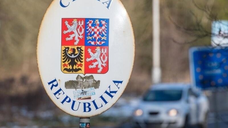 Tschechien wird seit heutigem Sonntag nicht mehr als Hochinzidenz-Gebiet eingestuft. Das hat auch Auswirkungen auf die Einreise nach Bayern. (Symbolbild)
