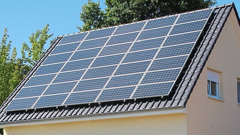 Die Grünen im Landesparlament wollen Solarmodule auf Neubauten in Zukunft vorschreiben.
