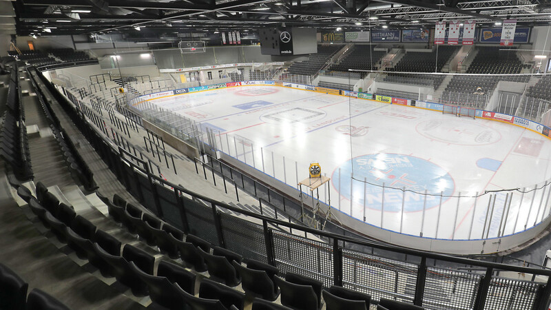 Das neue Landshuter Eisstadion bleibt am Sonntag leer.