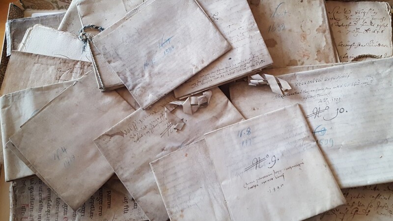 In dieser unscheinbaren Schachtel wurden die wertvollen Dokumente über 100 Jahre lang aufbewahrt.