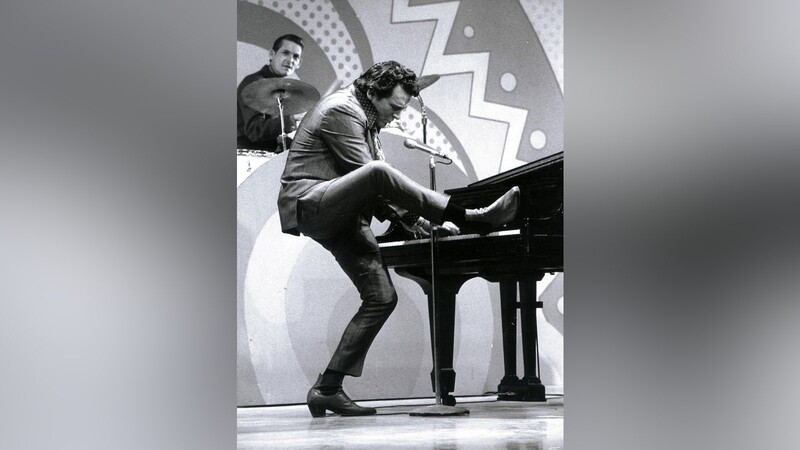 Jerry Lee Lewis in den 1960er Jahren ? schon damals war er für sein oft wildes Gebaren am Klavier bekannt.