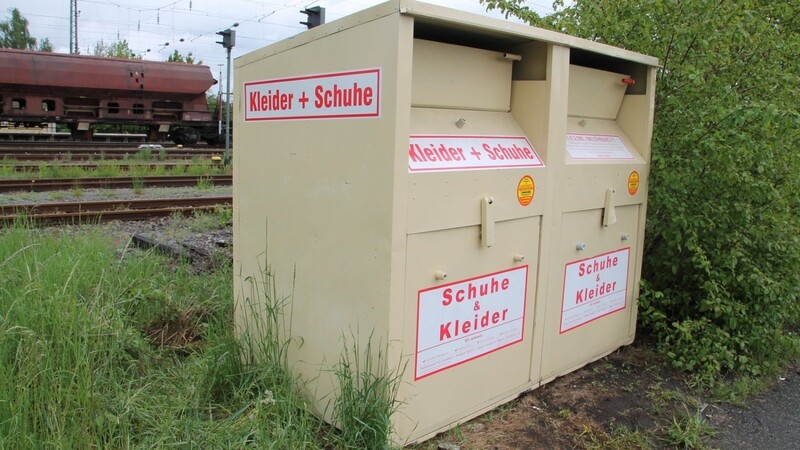 Achtung: Container wie diese an der Hebbelstraße, ohne das Logo einer Hilfsorganisation oder des ZAW-SR, gehören Privatunternehmen. Wer hier seine Kleider abgibt, fördert keinen guten Zweck.