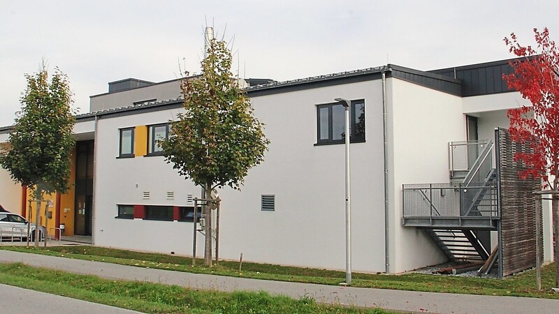 24 Plätzen gemeinschaftliches Wohnen für Werkstattgänger in Osterhofen und von acht Plätzen für tagesstrukturierende Maßnahmen wurde zugestimmt.