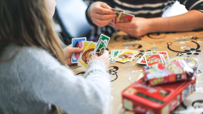 Fünf Wochen schulfrei: Mit Brett- und Kartenspielen kann man sich und den Kindern die Zeit vertreiben.