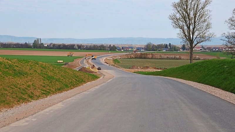 Die Arbeiten am Neubau der Staatsstraße zwischen Sünching und Riekofen laufen noch.
