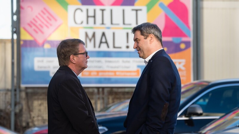 Ronald Pofalla (l., CDU) und Ministerpräsident Markus Söder (CSU) nach einem Besuch des Stellwerks München-Ost am Ostbahnhof 2020. Wer wann zu viel gechillt hat bei dem Projekt, ist derzeit in Klärung im Untersuchungsausschuss zur Zweiten Stammstrecke.