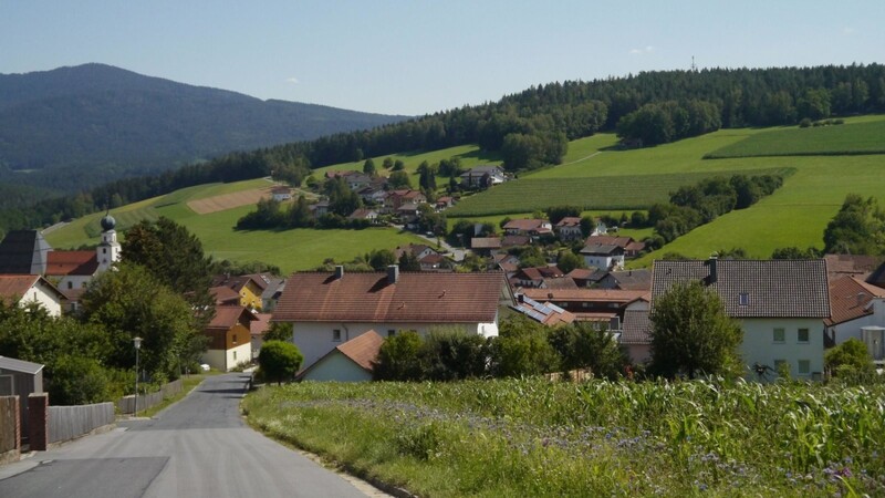 Am Buchberg bei Rimbach wurde der 5G-Sender, einer von insgesamt drei Sendern im Landkreis Cham, in Betrieb genommen.