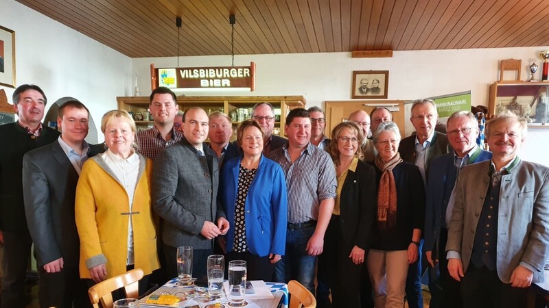 Die Kandidaten der Freien Wählergemeinschaft Pauluszell und der CSU präsentierten sich beim Frühschoppen.
