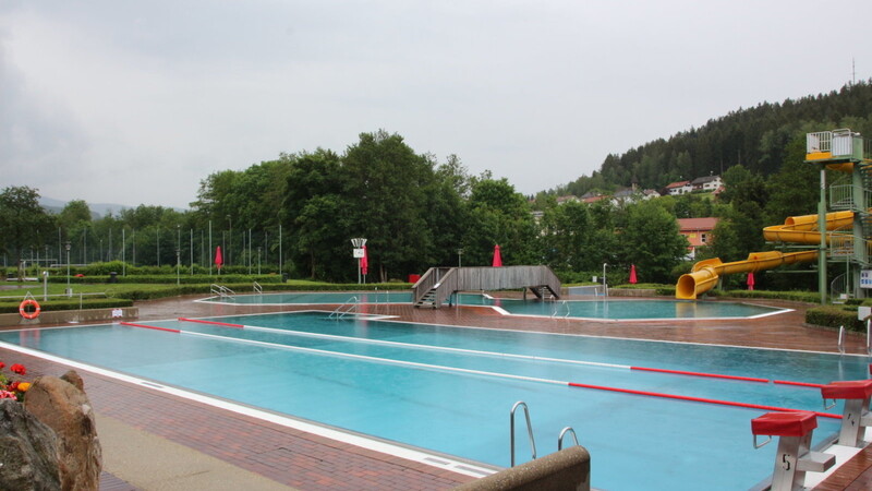 Maximal 30 Personen dürfen das Schwimmer- und Nichtschwimmerbecken gleichzeitig nutzen.