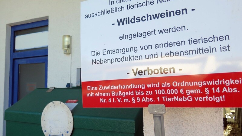 Die Kühltonnen für Wildschwein-Aufbruch und -reste stehen auf den Bauhöfen Rottenburg, Vilsbiburg und Ergoldsbach bereit.