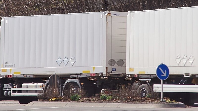Ein Lastwagen der Firma Piendl. Das Wörther Transportunternehmen ist auf die Kulanz der Kunden dringend angewiesen.