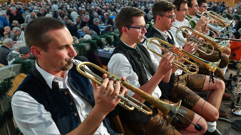 Die Dingolfinger Stadtmusikanten sorgten für musikalische Unterhaltung im gut besuchten Bierzelt.