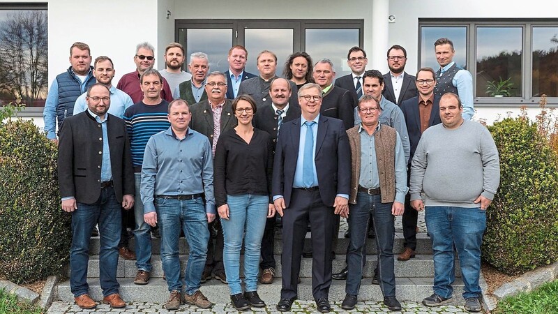 Die Gemeinderatskandidaten des Bürgerblocks mit Bürgermeisterkandidat Niklas Foidl (1.Reihe, 3.v.r.).
