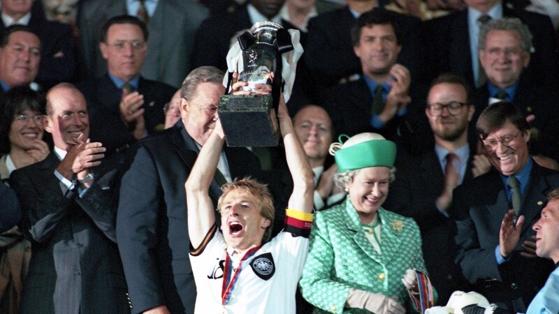 Der ehemalige Nationalspieler und Bundestrainer Jürgen Klinsmann gewann mit der deutschen Nationalmannschaft 1996 den EM-Pokal im Londoner Wembley-Stadion. Für die Partie am Dienstagabend am selben Ort hält der 56-Jährige alles für möglich.
