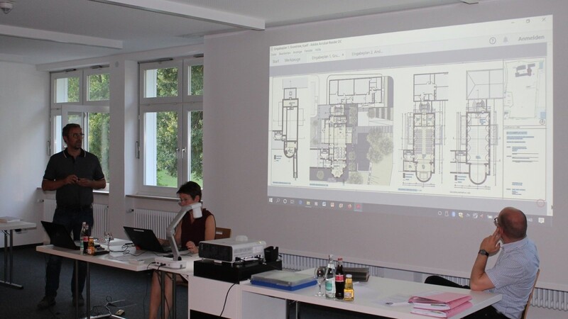 Architekt Matthias Gewies bei der Präsentation zum Planungsstand der ehemaligen Klosterkirche.